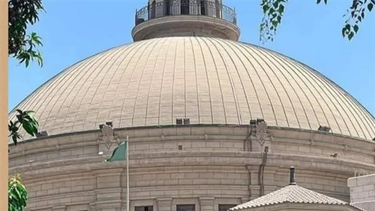 تعديل الجدول الزمني.. جامعة القاهرة تفرض فاصلاً إجبارياً قبل بدء الامتحانات الطلابية